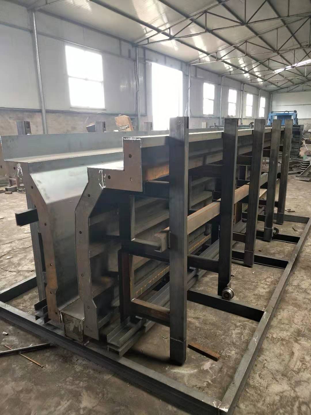 隔离墩模具生产厂家 高速隔离墩模具