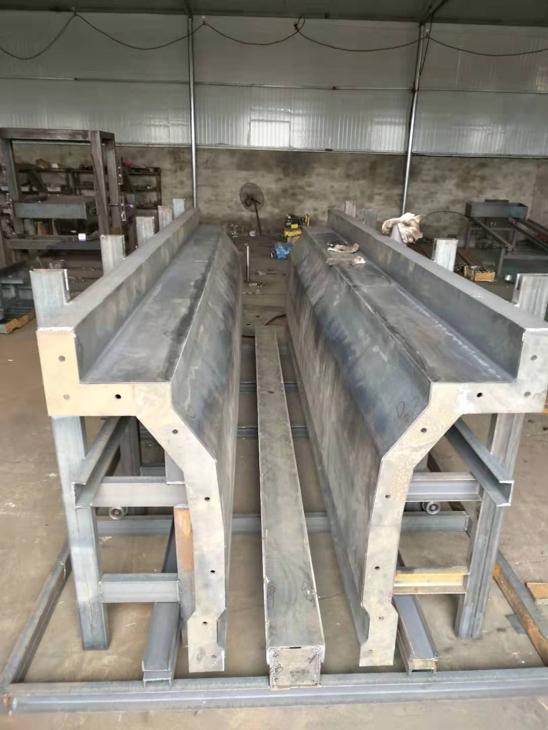 隔离墩乐鱼(中国)官方 高速隔离墩模具