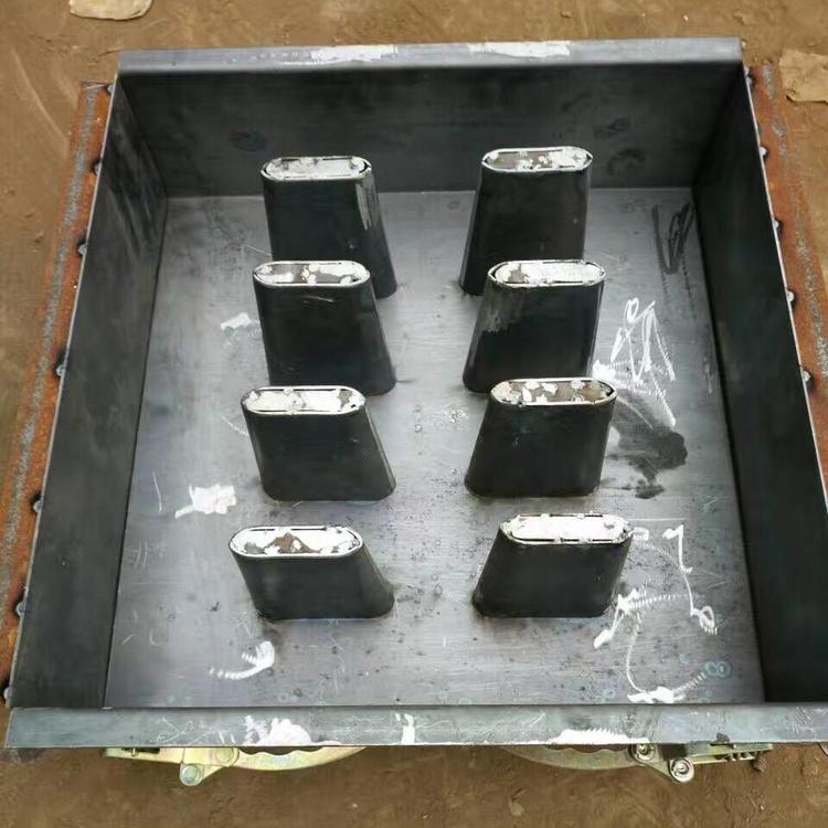 翰轩模具制造 盖板乐鱼(中国)官方.jpg